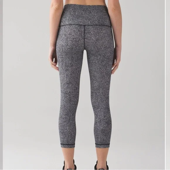 Lululemon Wunder Under Crop (Hi-Rise) 21" in Line Up White Black - Picture 3 of 5